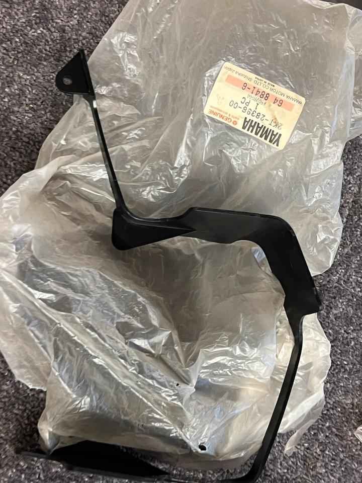 Yamaha FZ 750 innen Verkleidung neu 2KT-28396-00-00