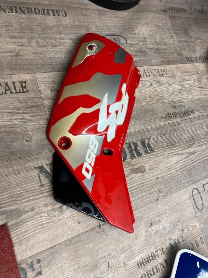 Suzuki DR 650 RS Verkleidung rechts 25€