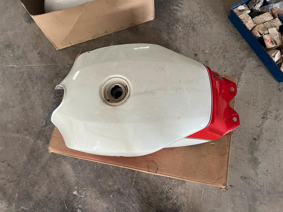 Suzuki GSX 550 Tank 110€