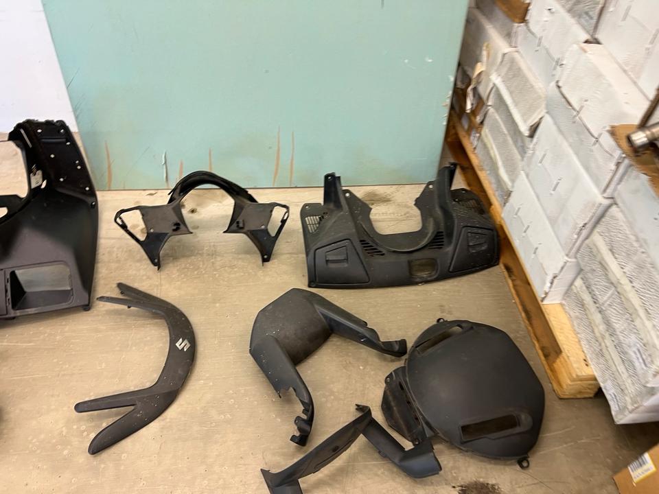 Suzuki Burgmann 650 Verkleidung Plastik AN 650 je 20€