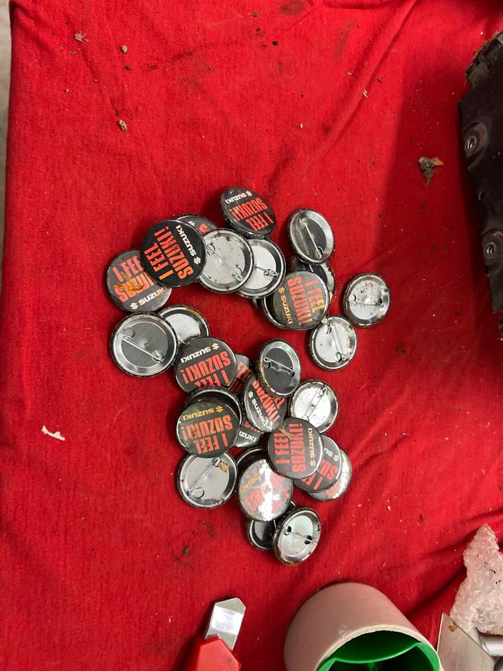 Suzuki anstecker Button alles 10€