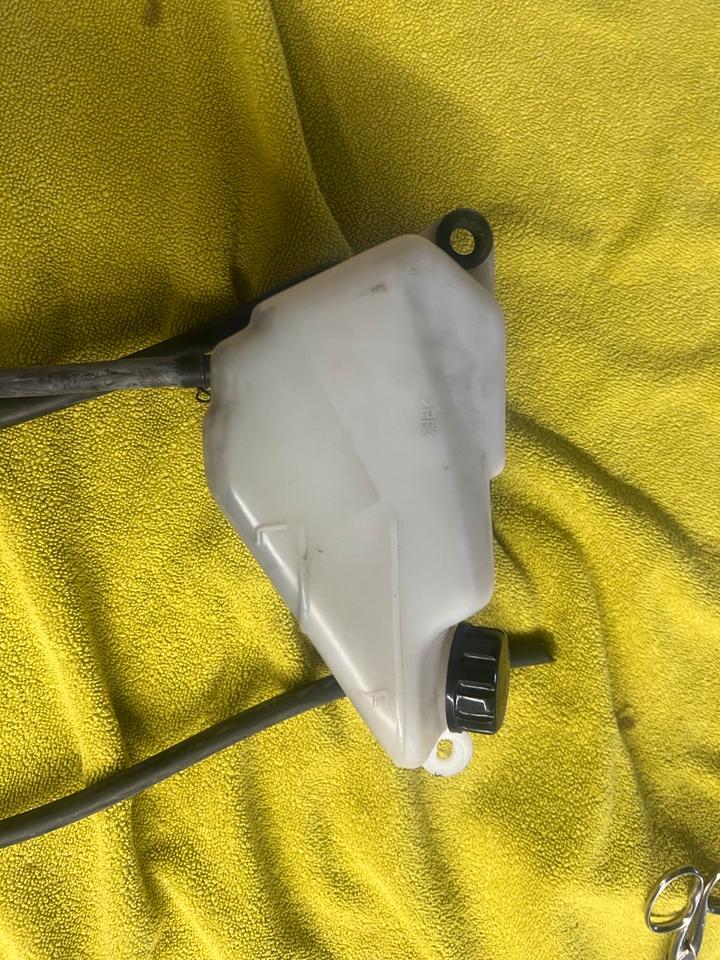 Kawasaki Z 1000 Ausgleichs Behälter kühler 10€