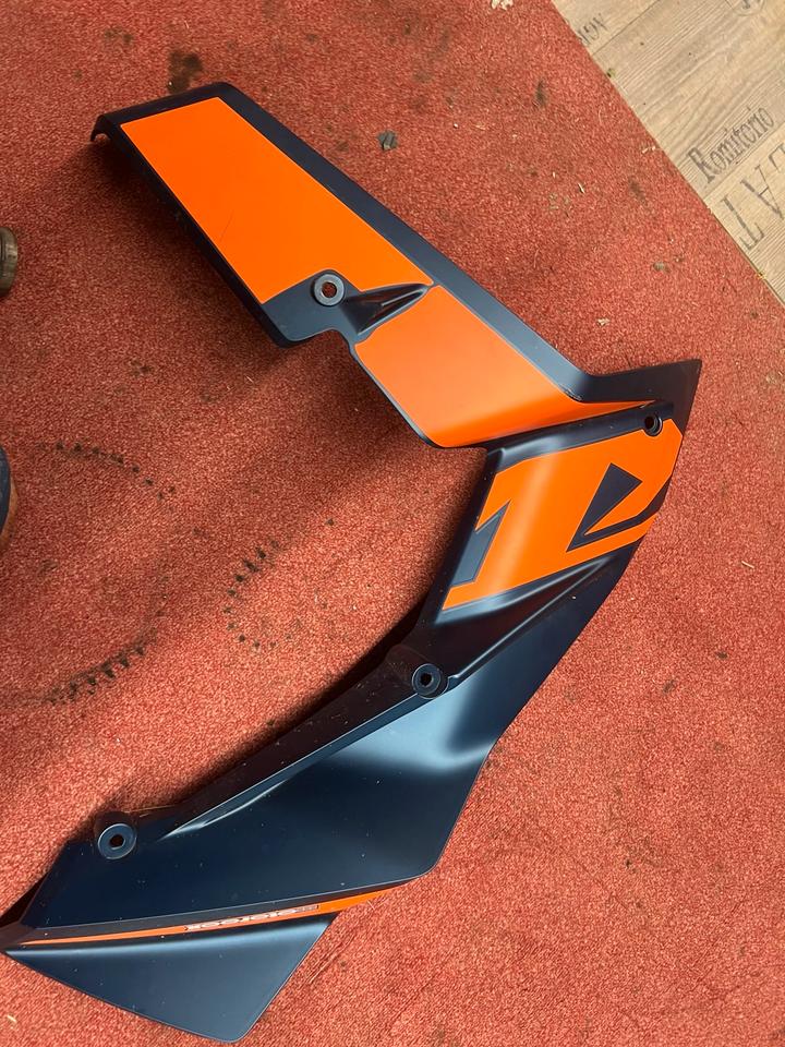 Ktm RC 125 390 ab 2022 Verkleidung rechts 60€