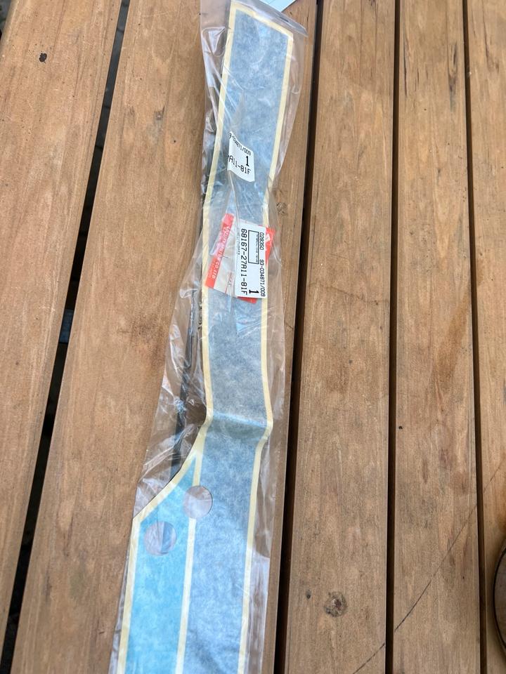 Suzuki GSXR 750 Aufkleber 68167-27A11-81F neu 20€