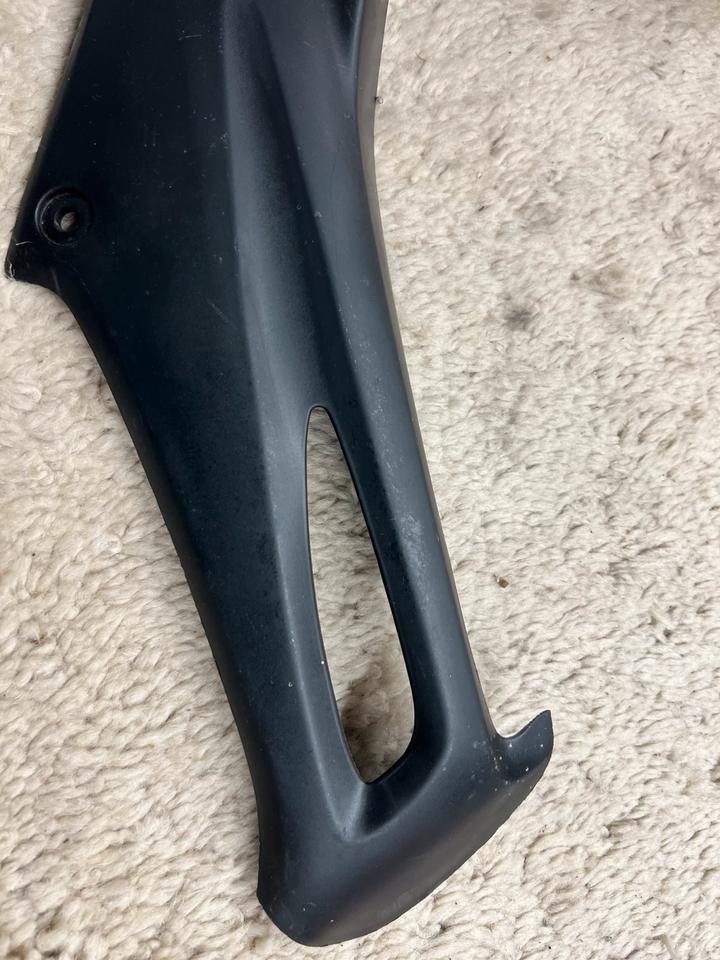 Suzuki XF 650 freewind Verkleidung Kettenschutz 20€