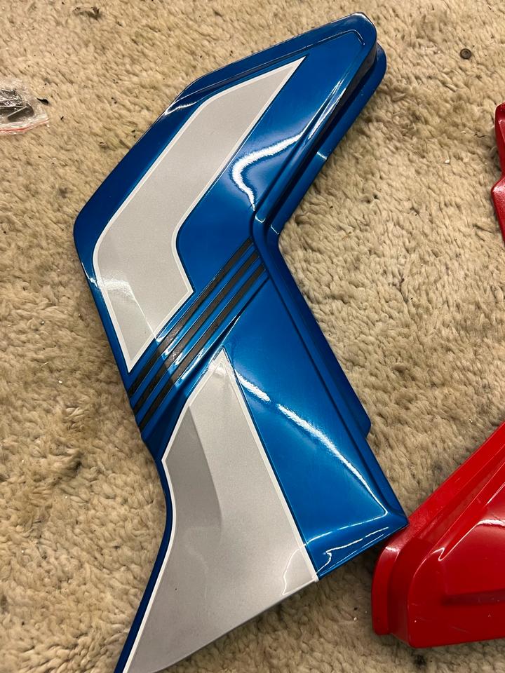 Suzuki gsx 750 ef 550 ef es Verkleidung rechts neu je 70€