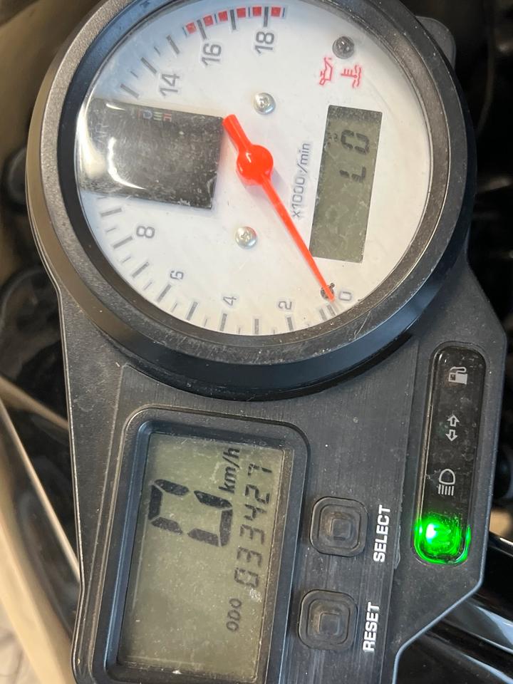 Yamaha R6 Tacho Baujahr 2000 33427 km 90€