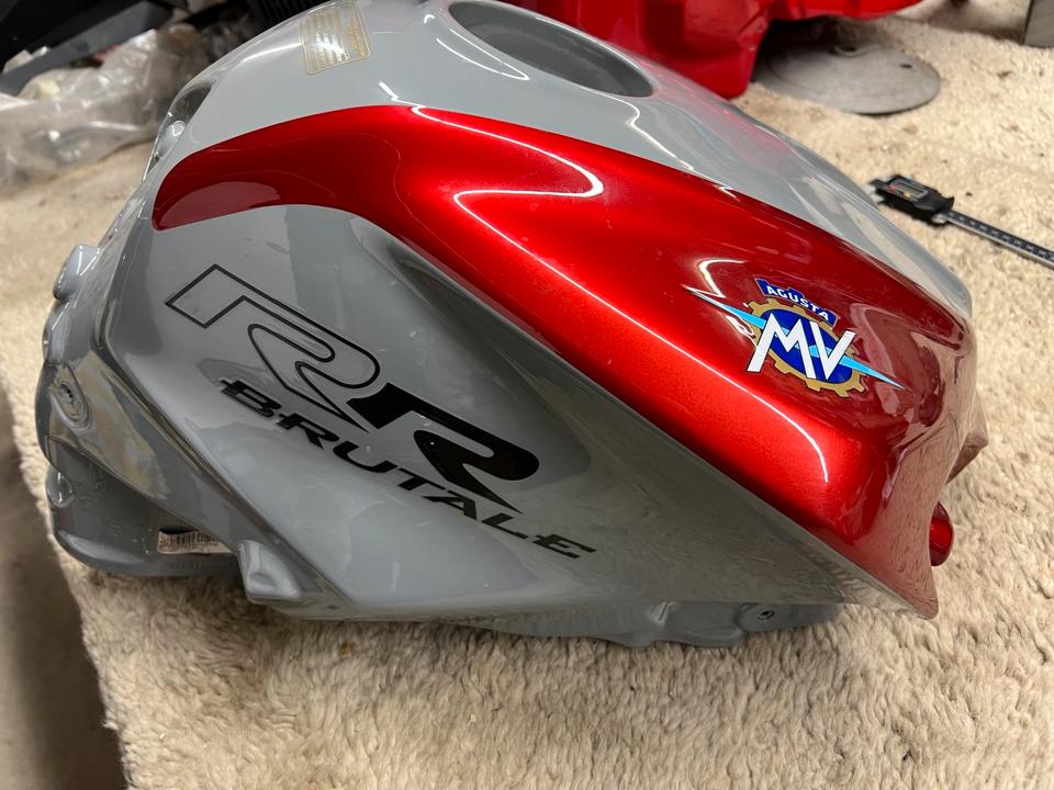 MV Agusta Brutale RR Tank 160€