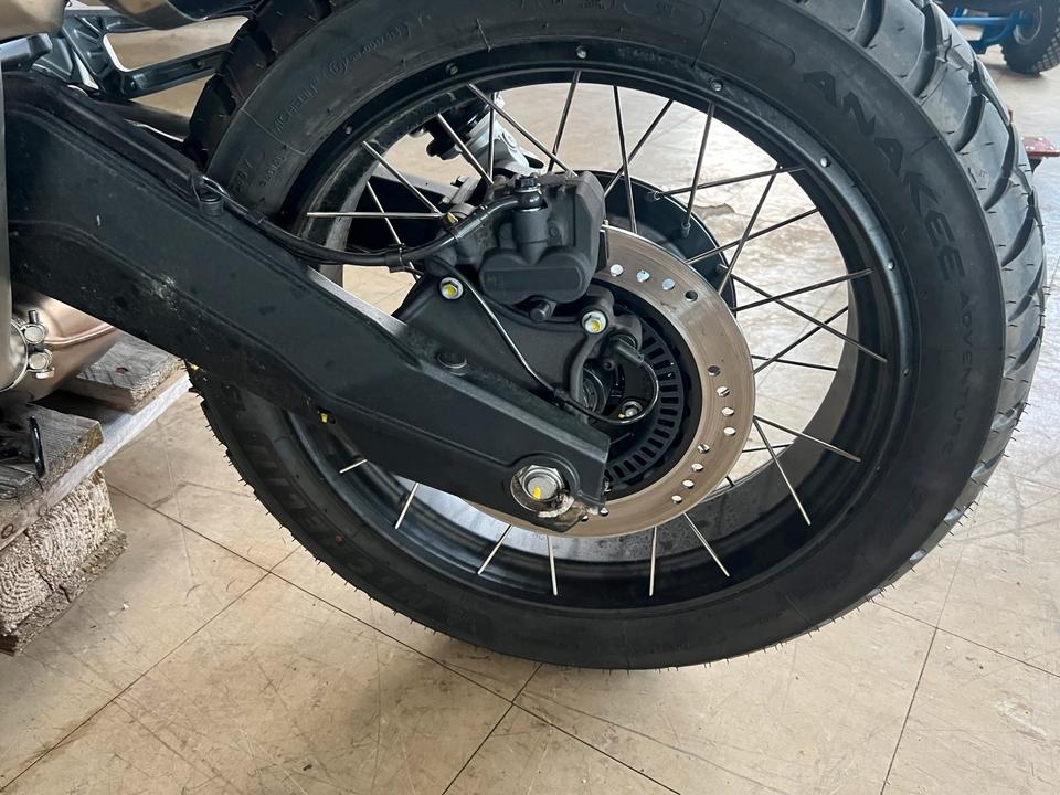 Moto guzzi V85TT Felge hinten komplett 440€