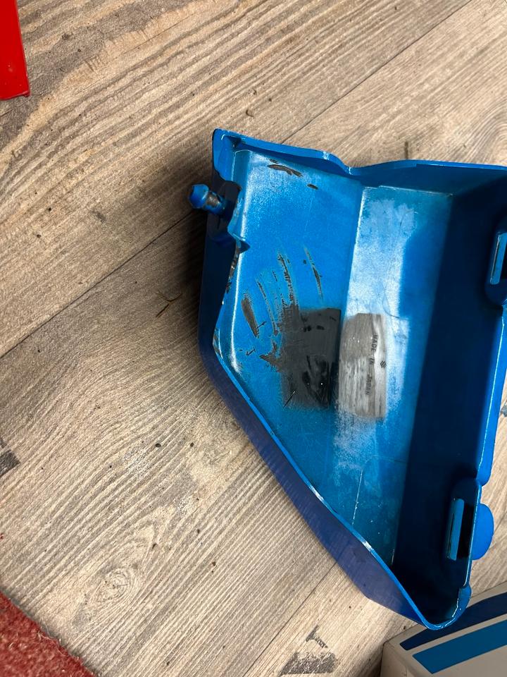Suzuki GT 250 X7 Seitendeckel rechts 40€