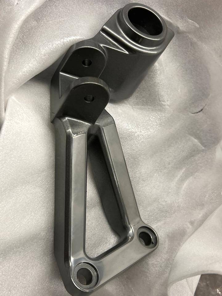 Kawasaki ZX-6R 600 35011-1737 Fußrastenhalter hinten rech...