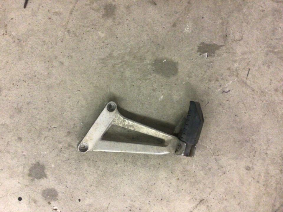 Fussraster links Beifahrer Honda cbr 125 jc 29 20€