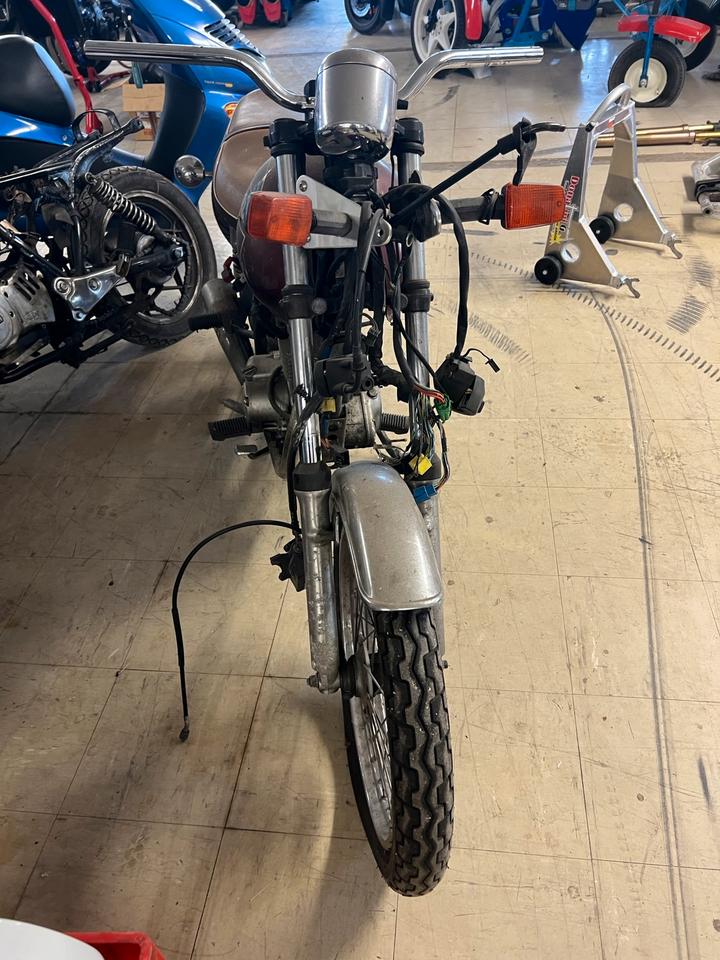 Suzuki TU125 X in Teilen