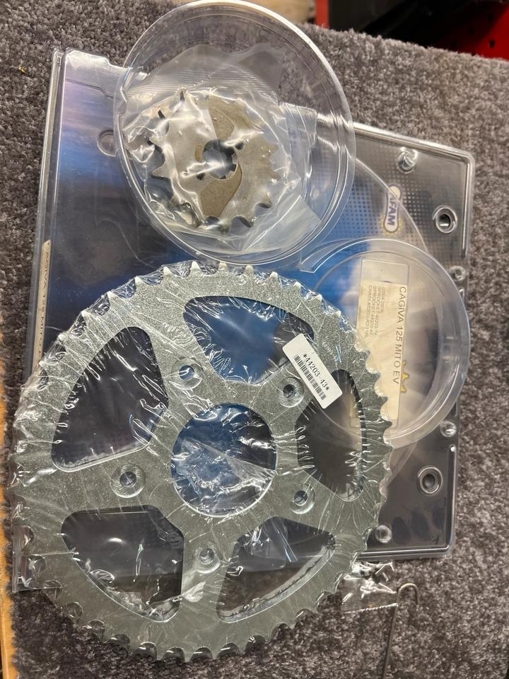 Cagiva Mito 125 evo. Kettensatz 31€