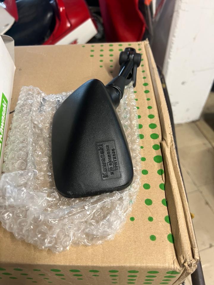 Kawasaki gpz 750 900 Spiegel rechte 56001-1225 15€