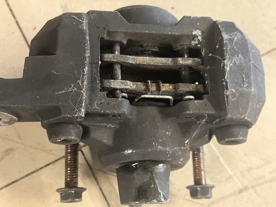 Suzuki TL1000R Bremssattel hinten 38€