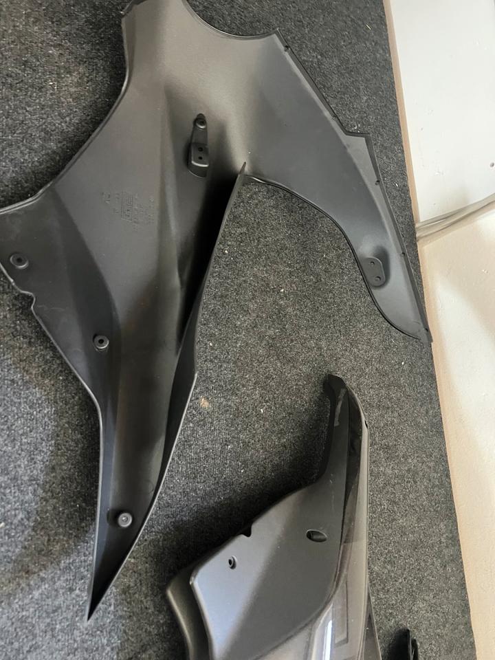 Moto Guzzi Le Mans v11 Verkleidung dis 01.57.54.90.03 neu je 100€