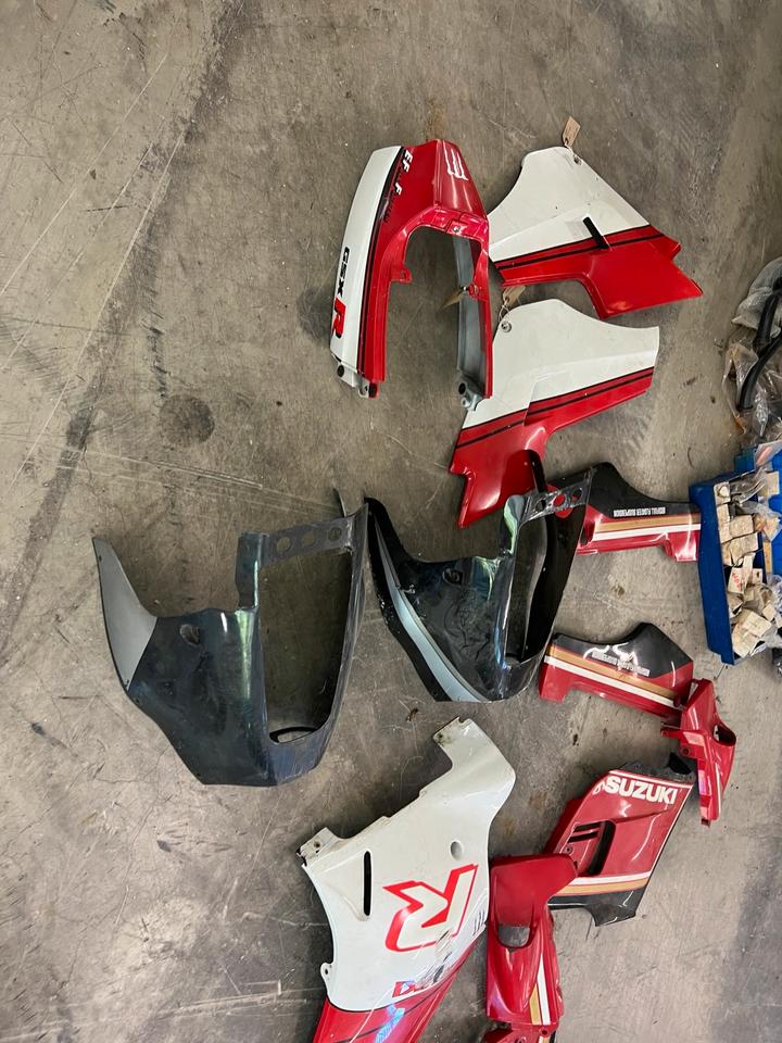 Suzuki GSXR 400 Verkleidung alles 60€