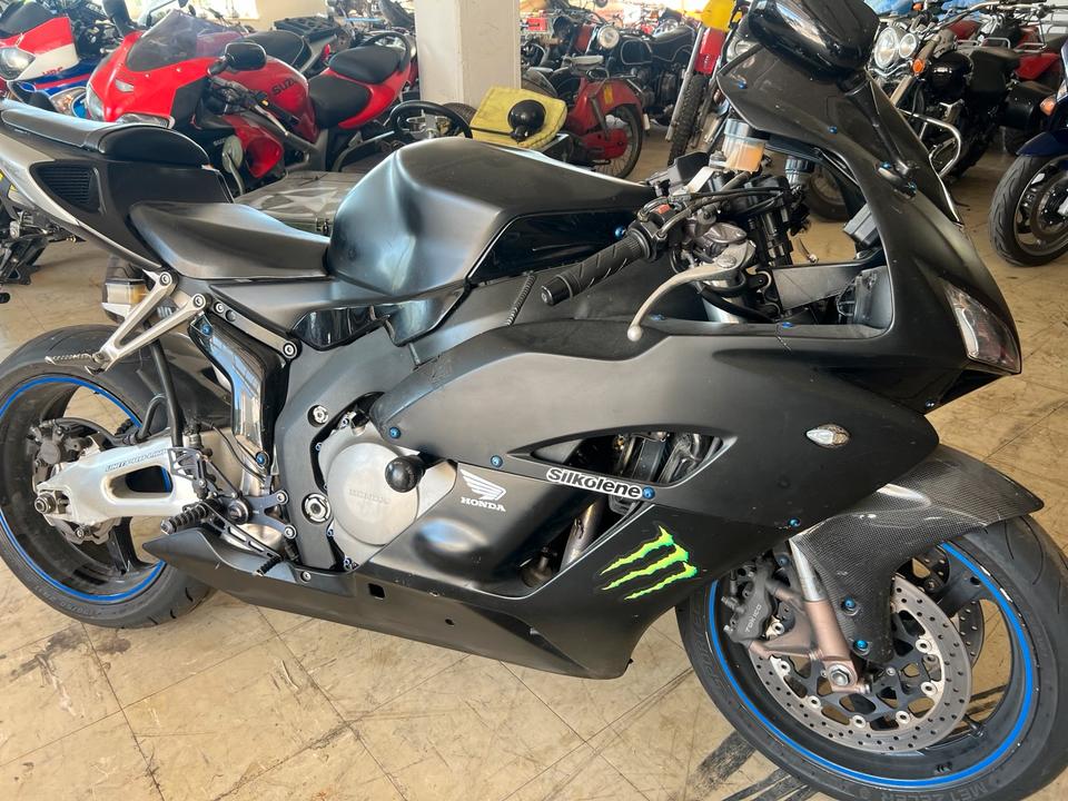 Honda cbr 1000 rr von 2005 2900€