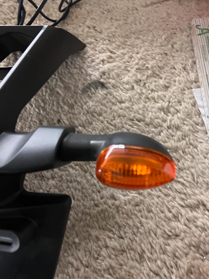 Yamaha FZ 8 2D1-21629 Yamaha FZ 8 Kennzeichen Halter Blinker 60€