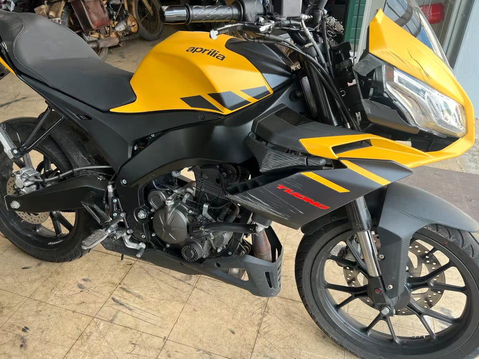 Aprilia Tuono 125 – with slide on the right side