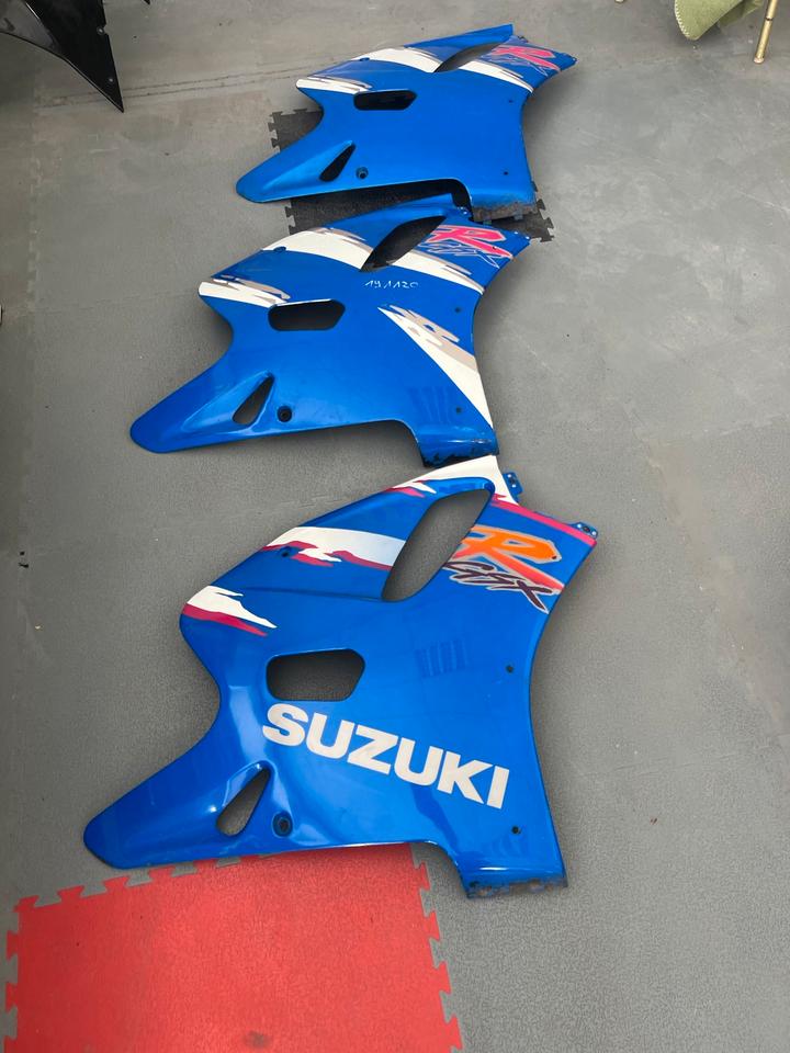 Suzuki gsxr 750 94471-17E0 Verkleidung rechts 80€