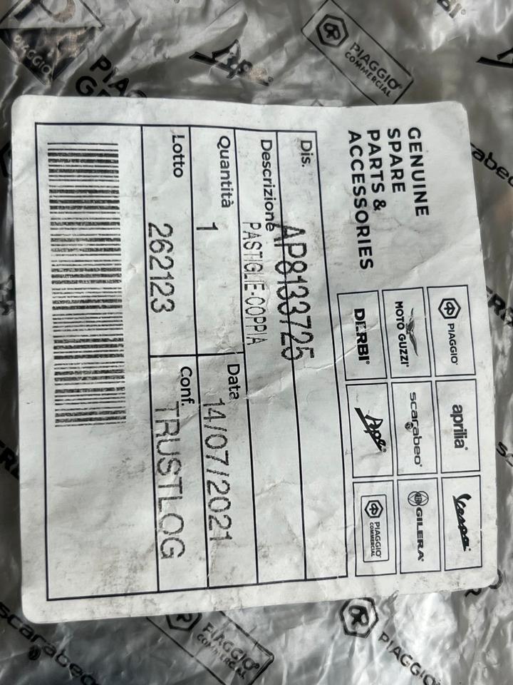 Aprilia Sport City 125 Bremsbeläge vorne Piaggio AP8133725 neu 22