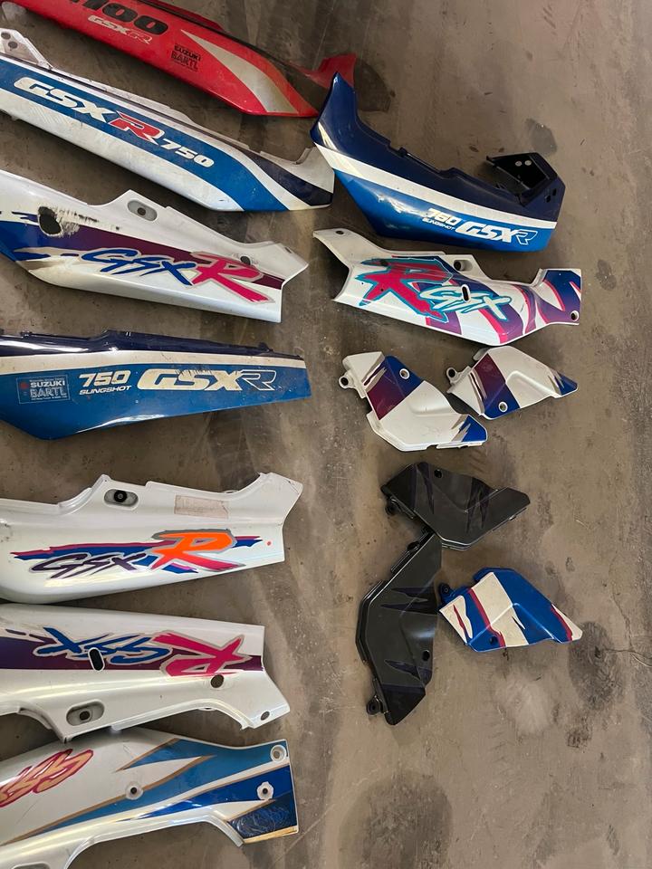 Suzuki GSXR 750 GSXR 1100 Verkleidung heckverkleidung je 25€