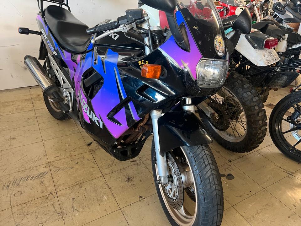Suzuki gsxf 750 760€