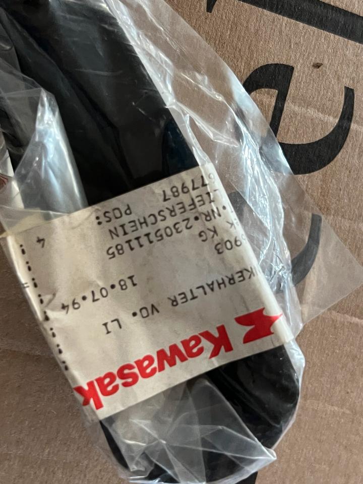 Kawasaki gpx 750 Blinker Halter 230051-1185 neu Orginal 7€