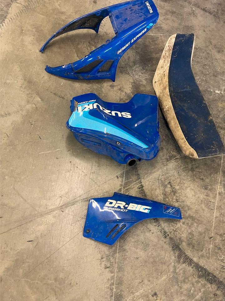 Suzuki DR 800 BIG Tank Verkleidungen alles 50€