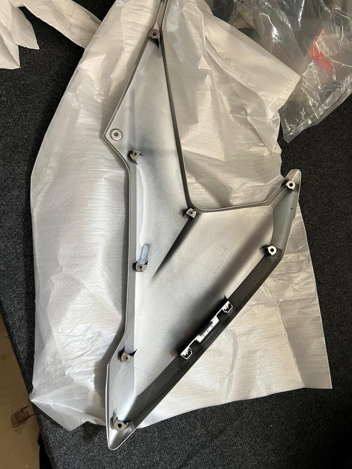 Honda NC Verkleidung neu 64340-MKA-D80ZF 200€