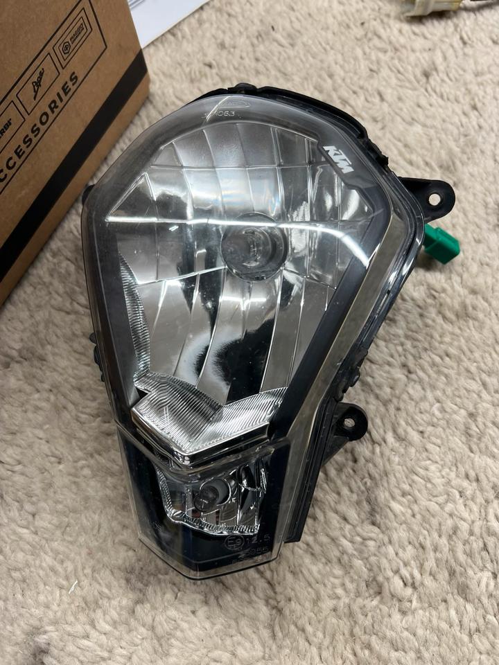 Ktm Duke 125 Scheinwerfer Lampe 110€