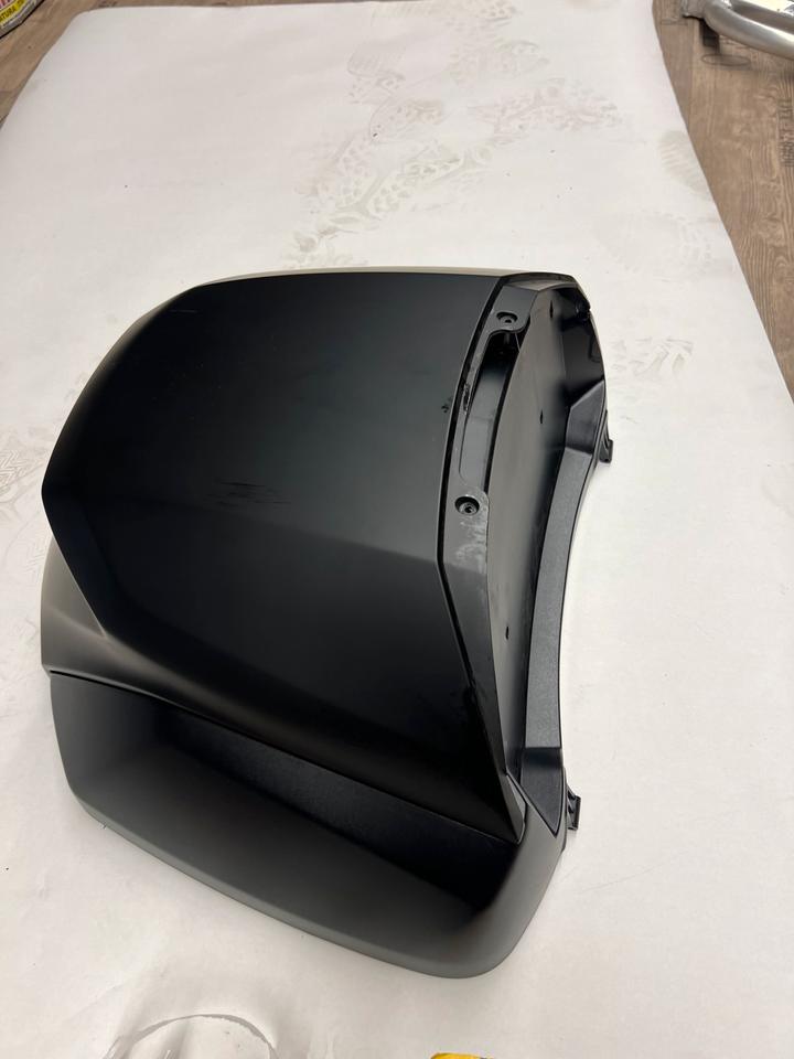 Peugeot metropolis 125- 400 Koffer Klappe 1179812800 2004642600