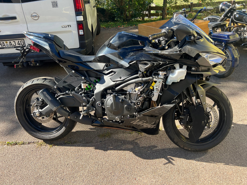 Kawasaki ZX4RR  von 2026 unfall 4500€
