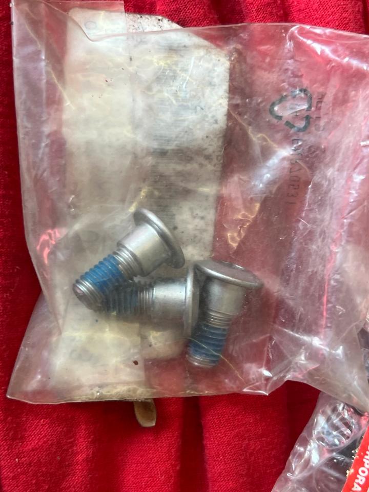 Suzuki VL 1500 Bremsscheiben schrauben 09106-08160-000 neu