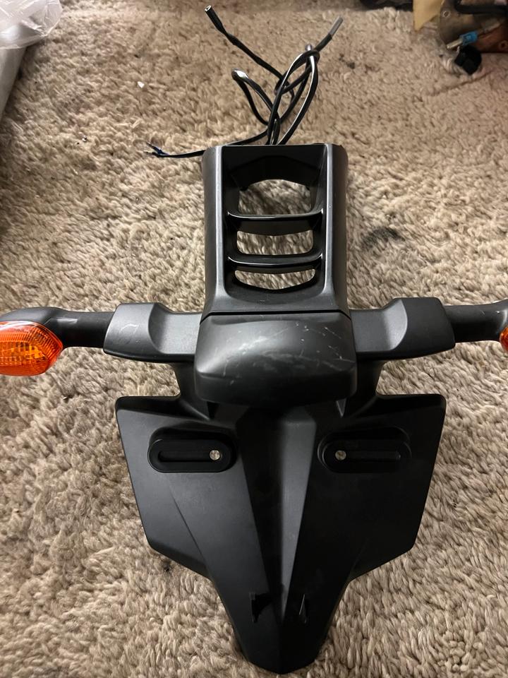 Yamaha FZ 8 2D1-21629 Yamaha FZ 8 Kennzeichen Halter Blinker 60€