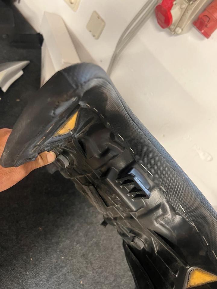 Suzuki GS 500 E Sitzbank 45110-01D10 60€
