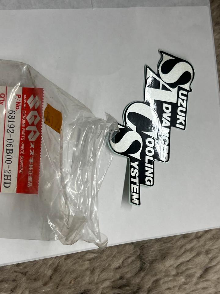 Suzuki GSXR 750 1100 Aufkleber 68192-06B00-2HD