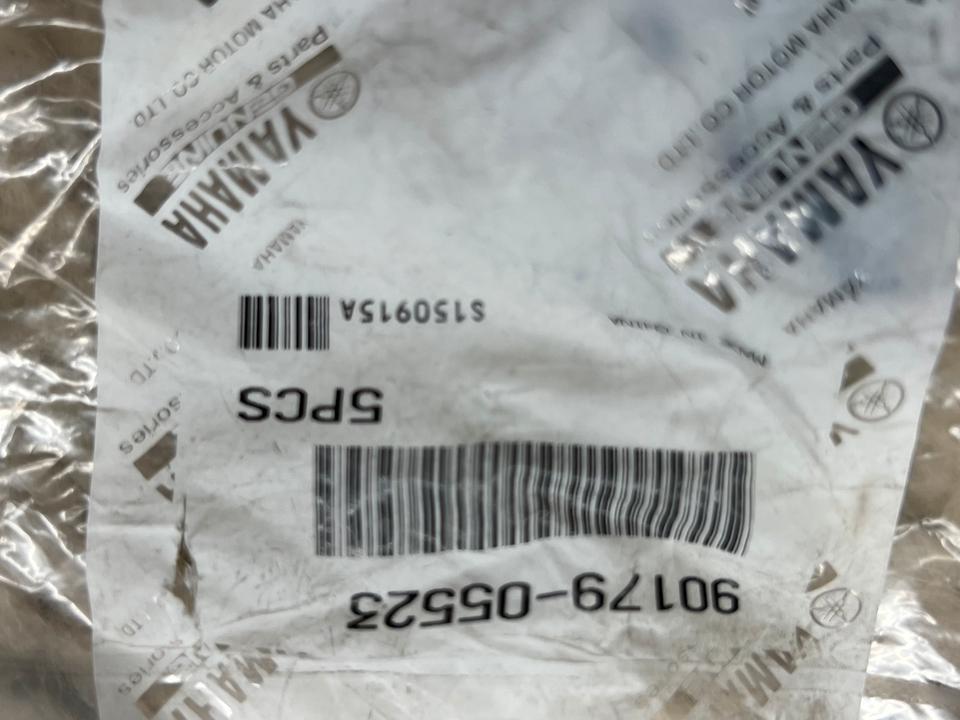 Yamaha R6 R1 Gummi Mutter 90179-05523