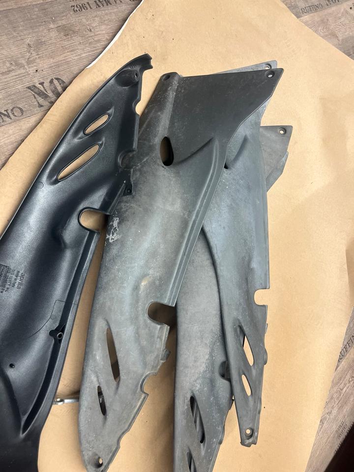 Aprilia Pegaso 650 Verkleidung Hinten links dis 12871 105918 neu