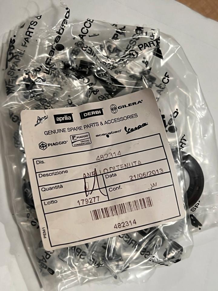 Aprilia sr 50 simmerring Lichtmaschine 482315 neu Orginal 7€