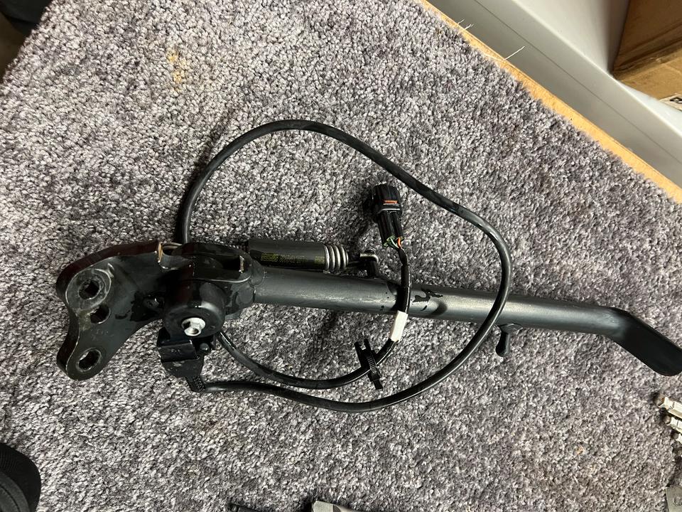 Aprilia RS 660 seitenständer komplett 70€