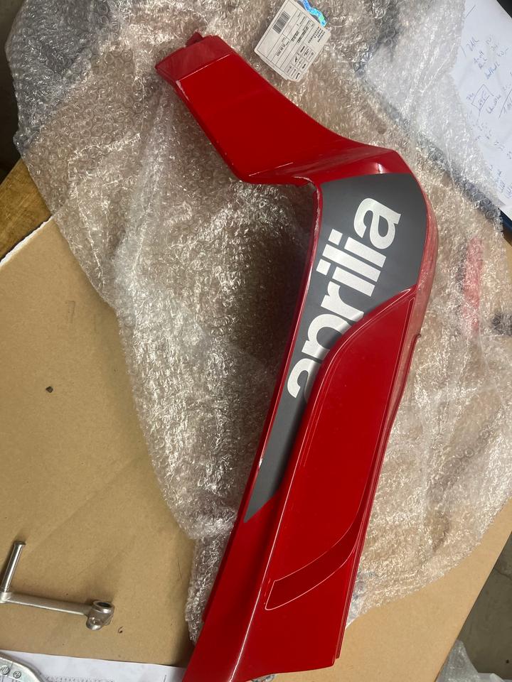 Rechte Verkleidung Aprilia sxr 50 Spoiler Red SP1B007706R7