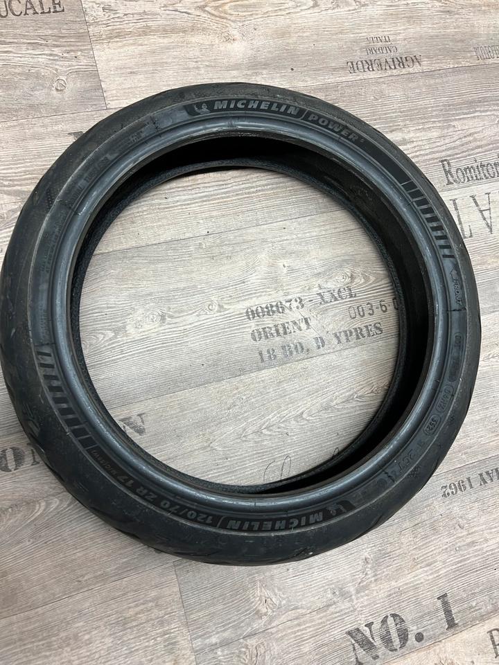 Reifen Michelin 120/70ZR 17 power 40€