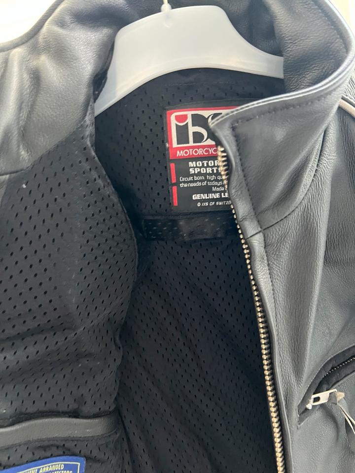 Ixs Lederjacke Größe S crusader neu 60€
