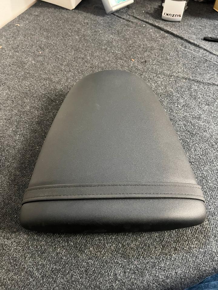 Suzuki gsxr 600 750 srad Sozius Sitz neu 45300-33E00