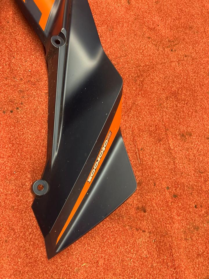Ktm RC 125 390 ab 2022 Verkleidung rechts 60€