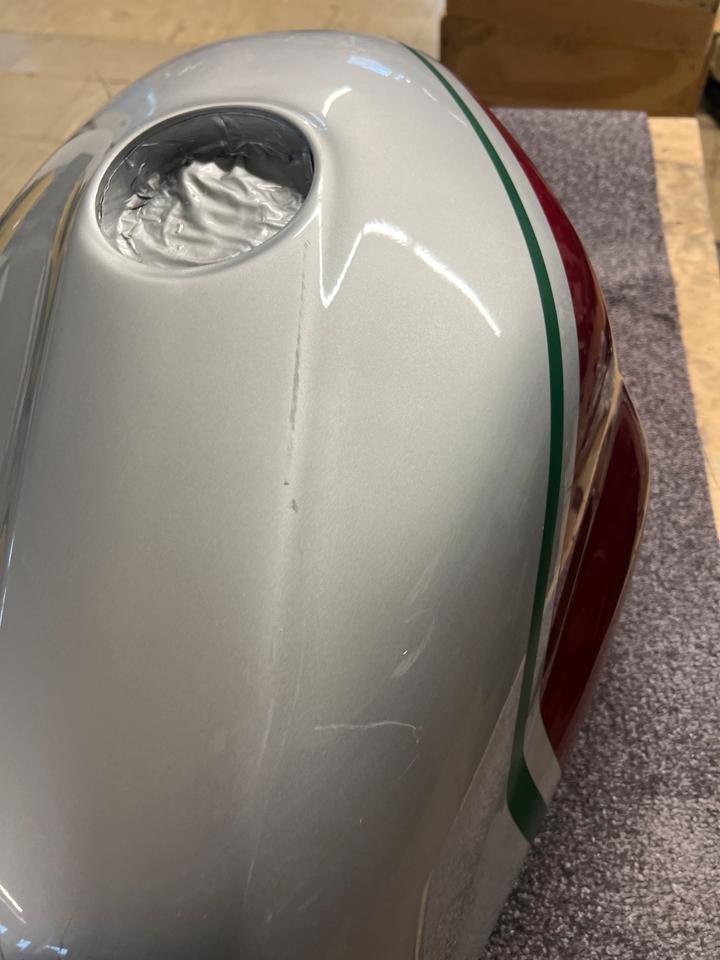 Moto guzzi v 11 Tank 120€