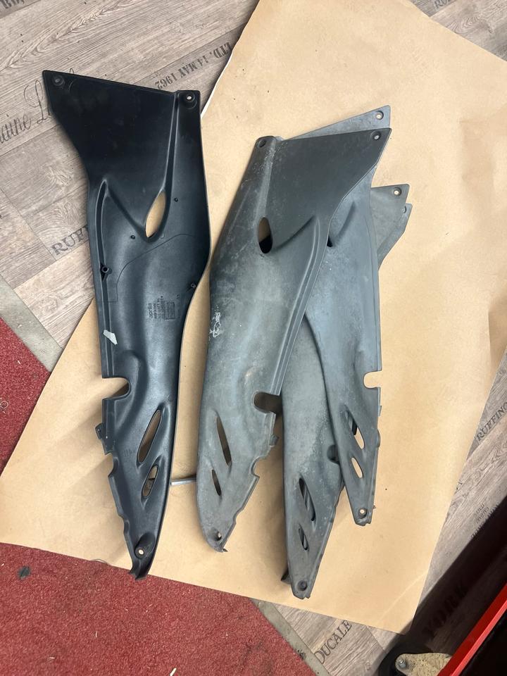 Aprilia Pegaso 650 Verkleidung Hinten links dis 12871 105918 neu
